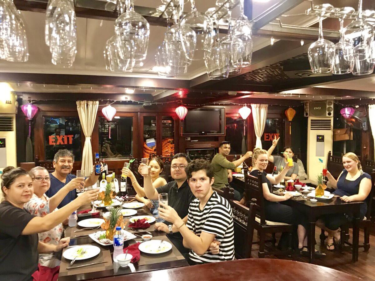 Halong Majestic Legend Cruise Hotel ฮาลอง ภายนอก รูปภาพ