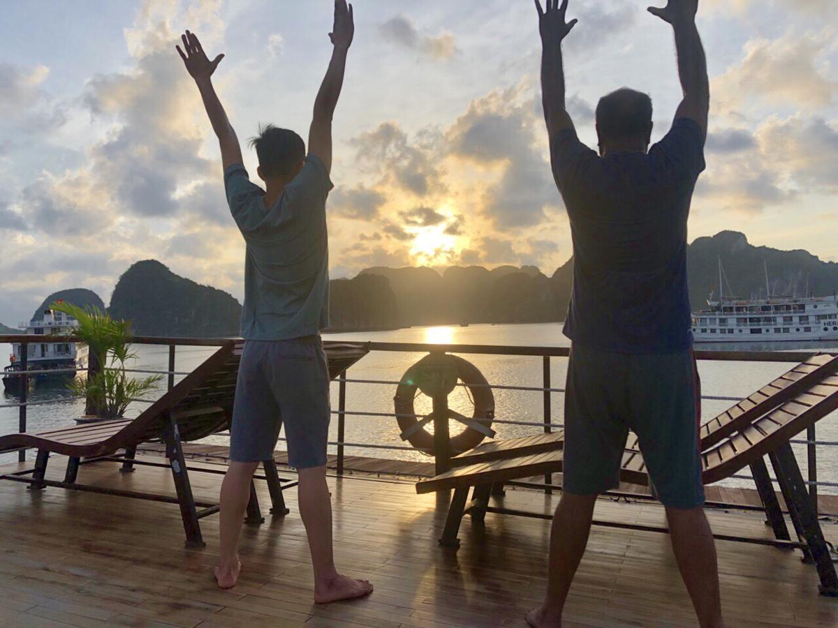 Halong Majestic Legend Cruise Hotel ฮาลอง ภายนอก รูปภาพ
