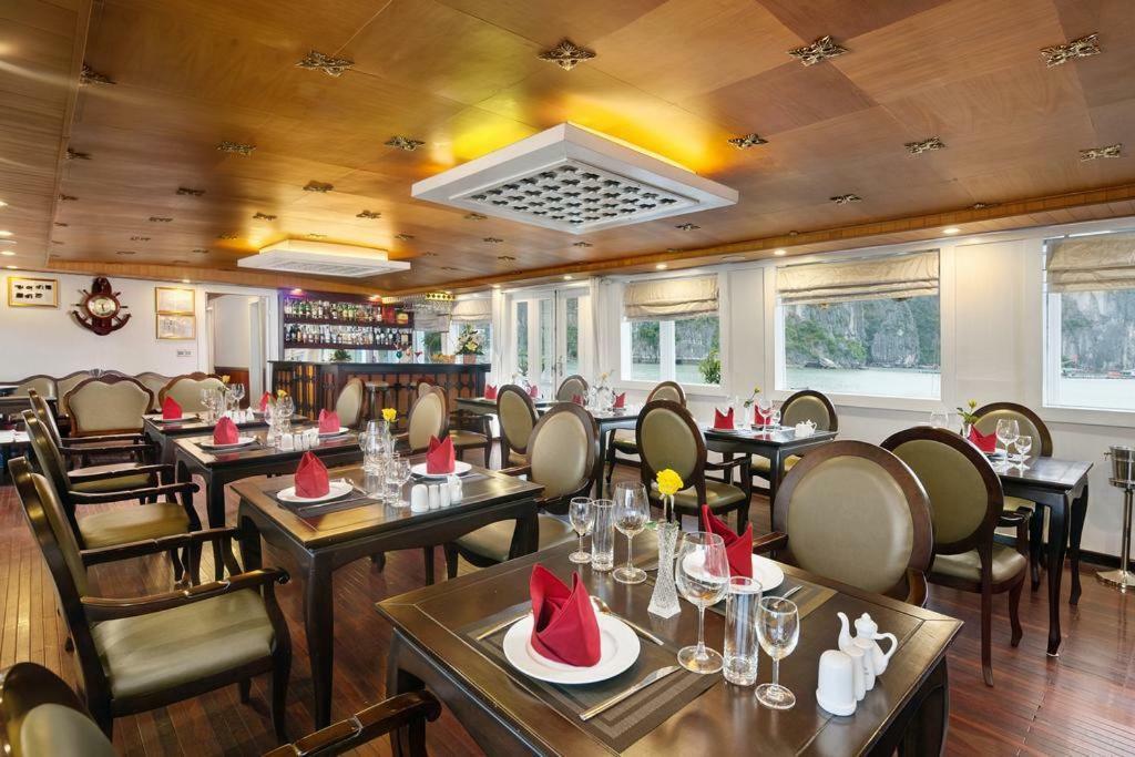 Halong Majestic Legend Cruise Hotel ฮาลอง ภายนอก รูปภาพ