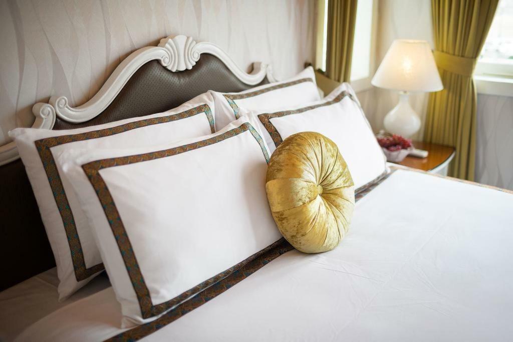 Halong Majestic Legend Cruise Hotel ฮาลอง ภายนอก รูปภาพ