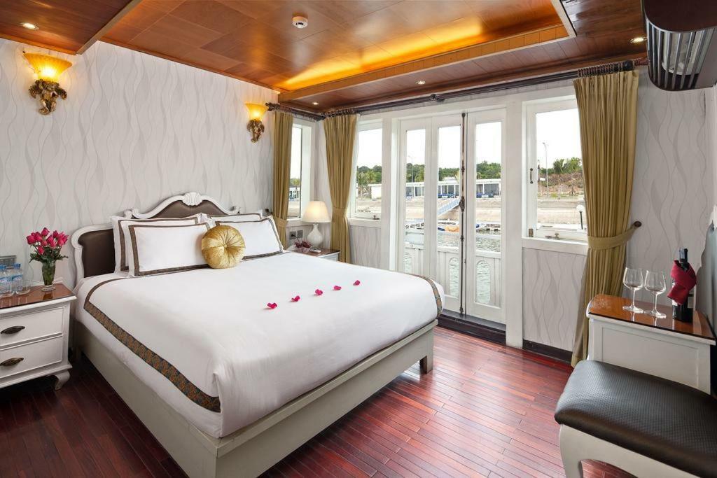 Halong Majestic Legend Cruise Hotel ฮาลอง ภายนอก รูปภาพ