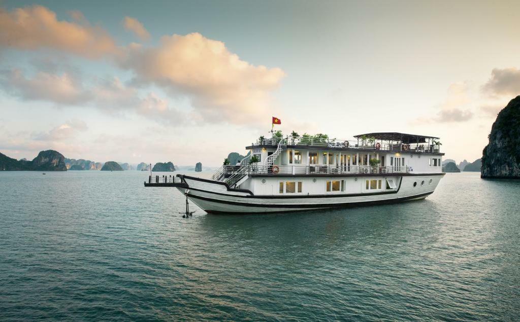 Halong Majestic Legend Cruise Hotel ฮาลอง ภายนอก รูปภาพ